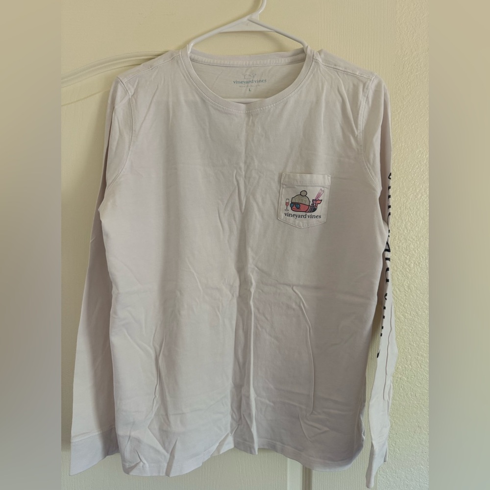 Vineyard Vines White Long-Sleeve Pocket Tee with Ski Champagne Whale